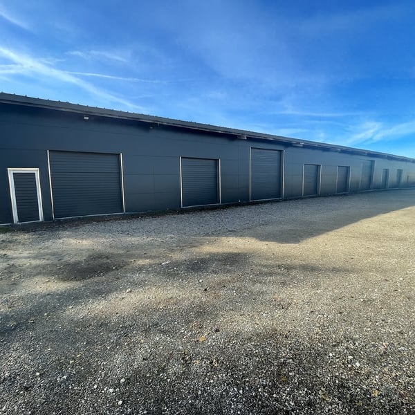 Dépôt / Atelier avec porte sectionnelle ? idéal artisan, stockage ou petite activité 5