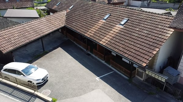 Proche de Bâle immeuble de rendement entièrement rénové de 6 appartements 7 places de parking pas de vacants. 7