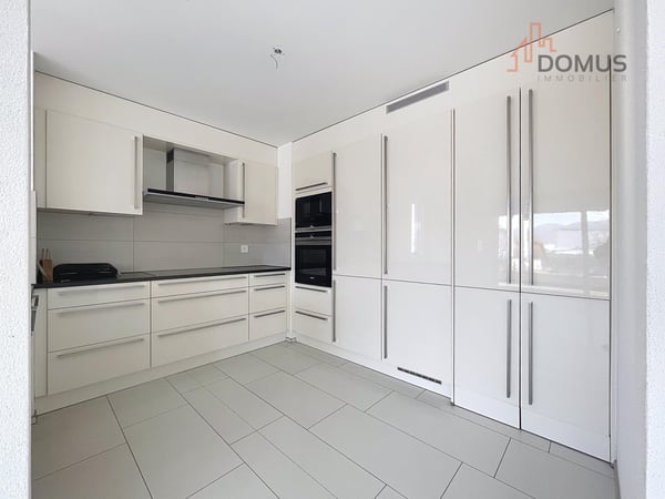 Spacieux appartement moderne avec grande terrasse dans immeuble récent 3