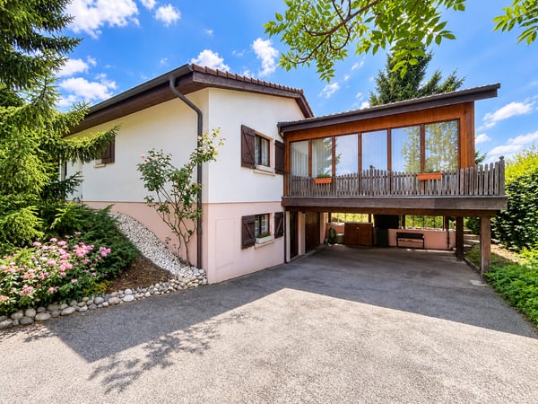 Villa individuelle avec piscine sur magnifique parcelle arborisée 12