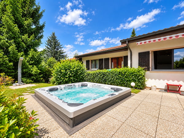 Villa individuelle avec piscine sur magnifique parcelle arborisée 8