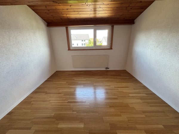 Lichtdurchflutete Dachwohnung 7