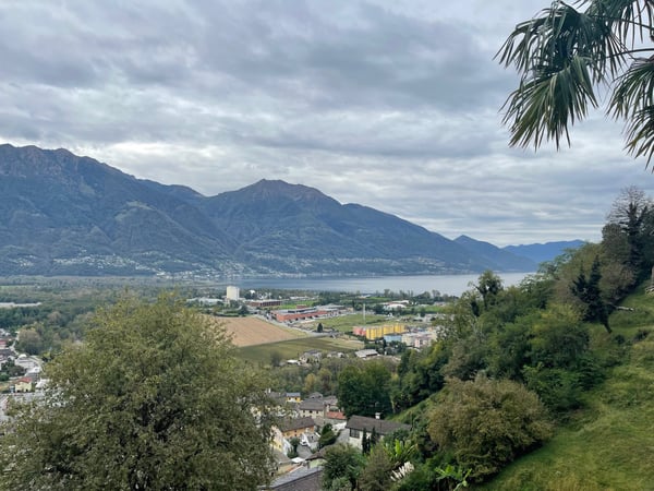 Terreno edificabile, con vista lago e facile accesso 1
