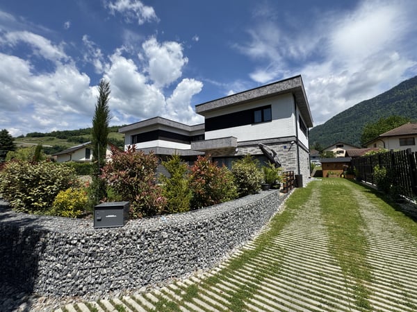 VILLA MITOYENNE D'EXCEPTION AU COEUR DE BEX 1