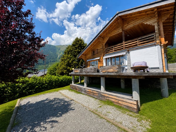MAGNIFIQUE CHALET RÉNOVÉ - RÉSIDENCE SECONDAIRE & VENTE AUX ÉTRANGERS AUTORISÉES 3