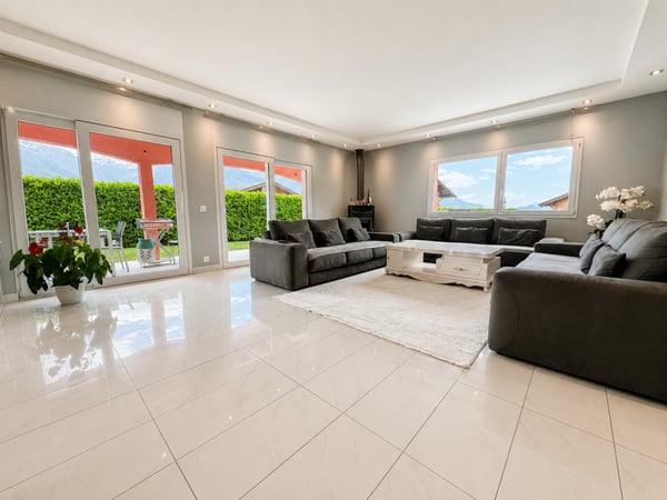 VILLA 6.5 PIÈCES AVEC GRAND JARDIN ET VUE DÉGAGÉE 3