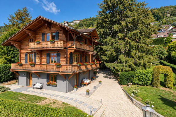 CHALET BERNARDINA - PROPRIÉTÉ HISTORIQUE AVEC VUE PANORAMIQUE SUR LE LÉMAN