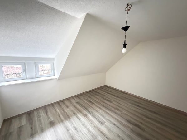 Grand appartement de 1.5 pièces avec salle de bain moderne et grande cuisine disponible ! 5