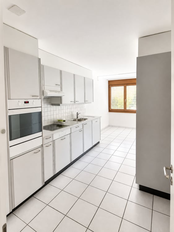 Helle 3.5-Zimmer-Wohnung mit Balkon in Biel – sofort verfügbar! 2