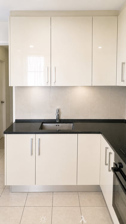 Geräumige 6-Zimmer-Wohnung mit Balkon und Garage in Biel 3