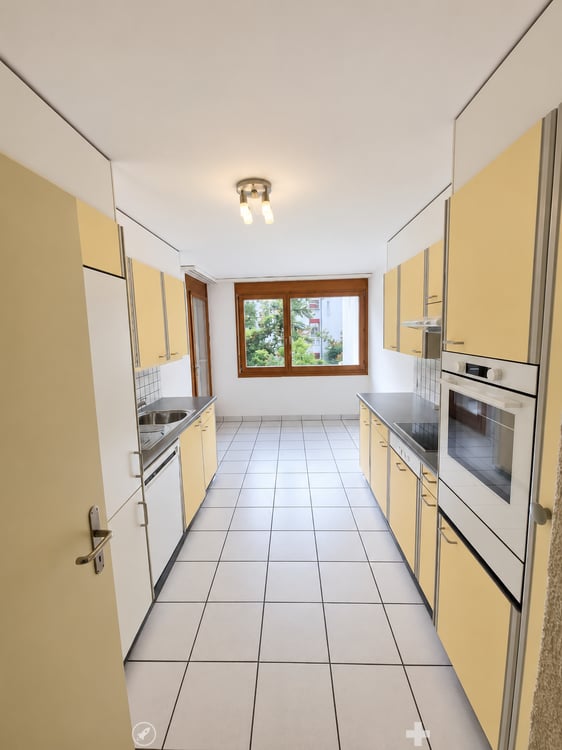 Helle 1.5-Zimmer-Wohnung mit Balkon und Garage in Biel – ab sofort verfügbar! 3