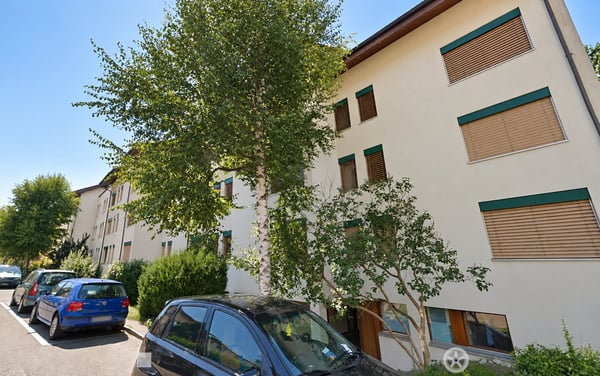 Helle 1.5-Zimmer-Wohnung mit Balkon und Garage in Biel – ab sofort verfügbar! 1