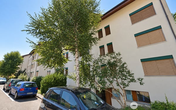 Helle 3.5-Zimmer-Wohnung mit Balkon und Garage in Biel – ab sofort verfügbar! 1