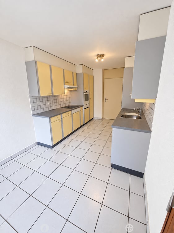 Helle 1.5-Zimmer-Wohnung mit Balkon und Garage in Biel – ab sofort verfügbar! 2