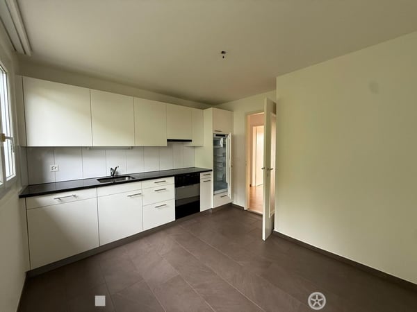 Helle 3-Zimmer-Wohnung mit Balkon in Biel 3