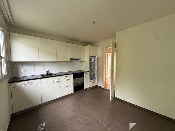 Helle 2-Zimmer-Wohnung mit Balkon in Biel 3