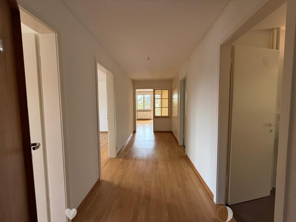 Helle 3-Zimmer-Wohnung mit Balkon in Biel 1