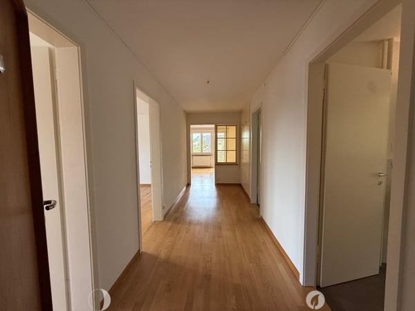 Helle 2-Zimmer-Wohnung mit Balkon in Biel 1