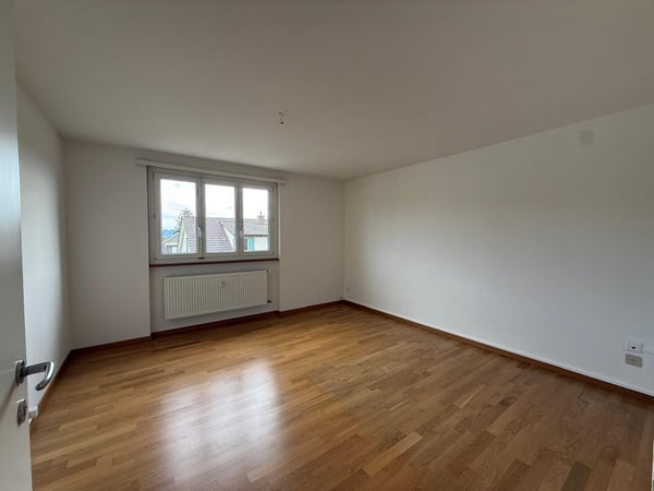 Helle 4-Zimmer-Wohnung mit Balkon in Biel 7