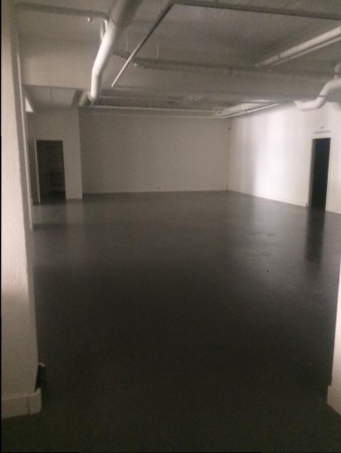 Spacieux local commercial en plein centre de Montreux 8