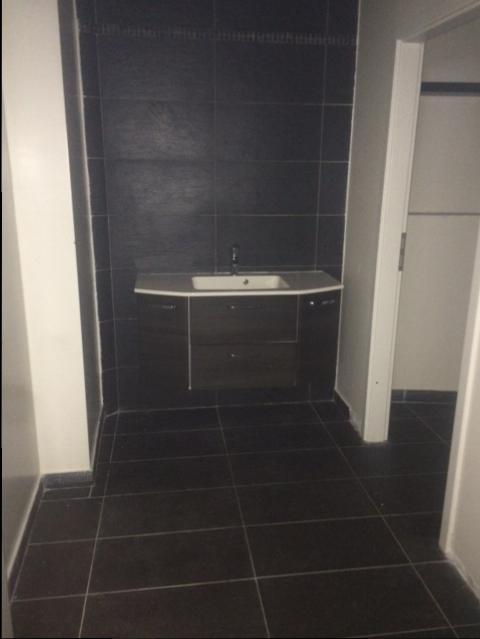 Spacieux local commercial en plein centre de Montreux 9