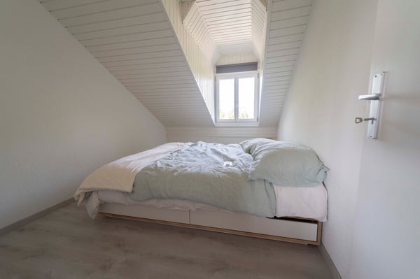Appartement de 4.5 pièces sous les toits avec séjour entièrement repensé 10