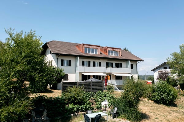 Appartement de 4.5 pièces sous les toits avec séjour entièrement repensé 2