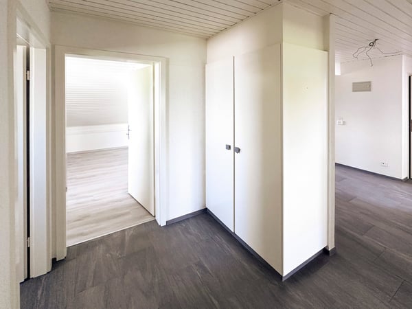 Appartement de 4.5 pièces sous les toits avec séjour entièrement repensé 8