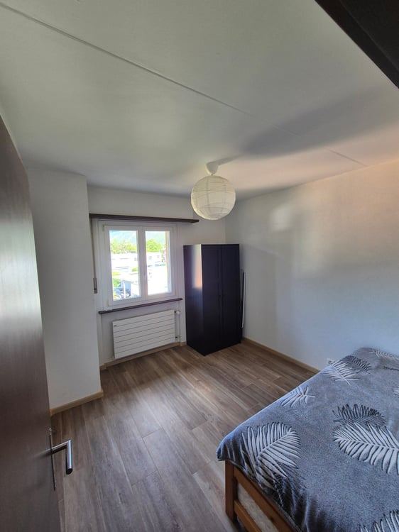 Charmant appartement en attique de 4.5 pièces à Saint-Léonard 13