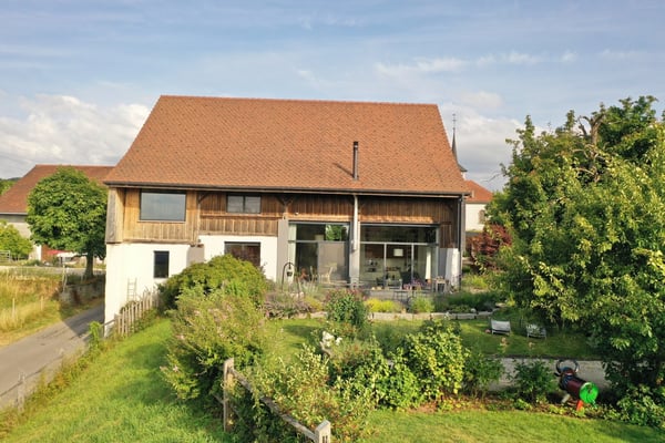Ferme  exceptionnelle et totale rénovée, avec charges négative 2