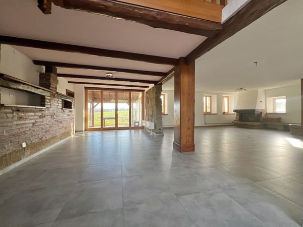 Ferme transformée en 2 spacieux appartements 4
