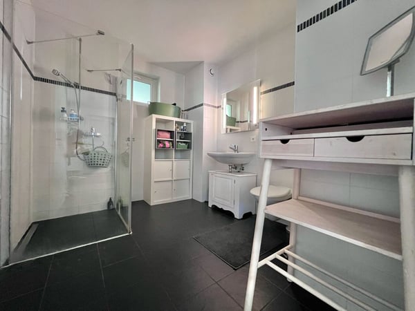 Grand appartement duplex en rez de jardin, immeuble Minergie 7