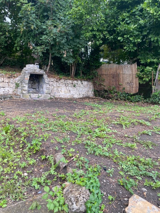 Plus que deux espaces disponibles! Découvrez un jardin, véritable havre de paix, en plein coeur de la ville de Fribourg ! 9