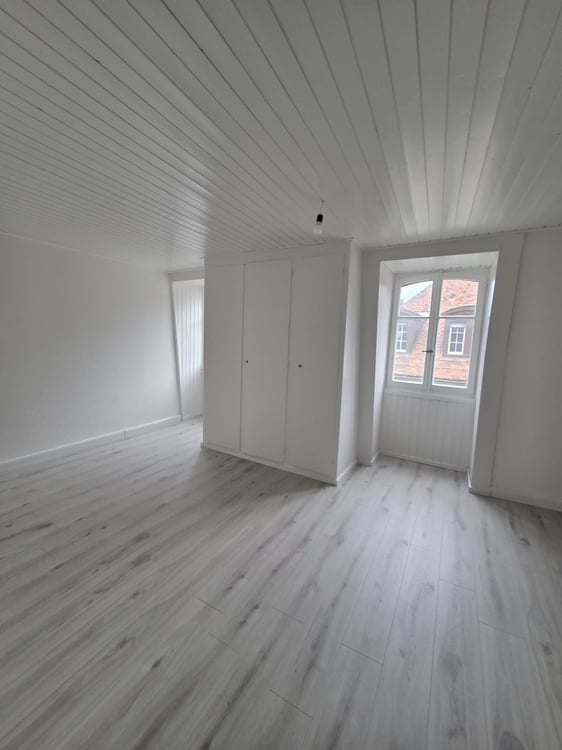 Appartement 1 pièce rénové à louer près de la cathédrale de Fribourg