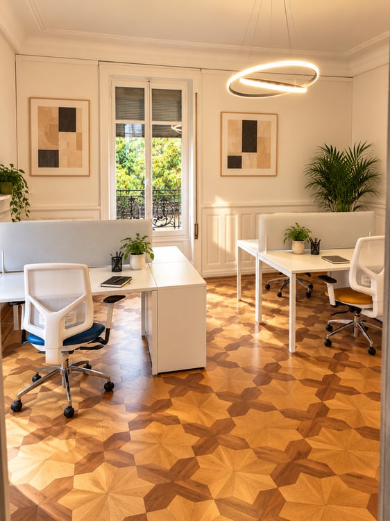 BUREAU PARTAGÉ DE 4 POSTES DE TRAVAIL 5