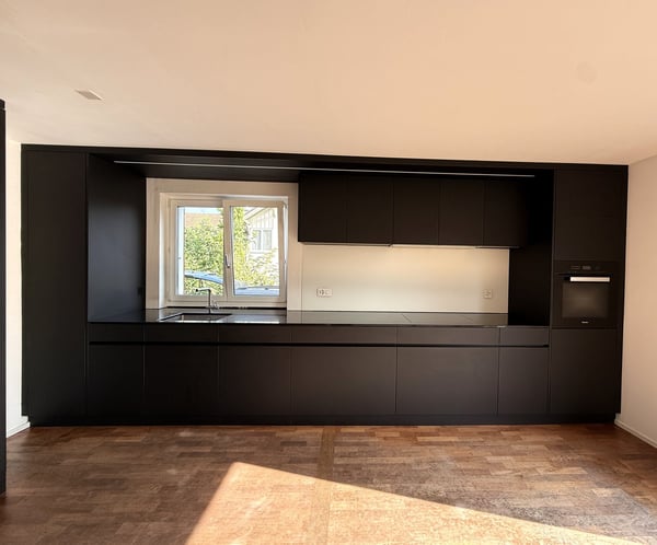 Stilvoll modernisiertes Doppeleinfamilienhaus mit hochwertigem Ausbau, Garten und viel Wohnqualität 2