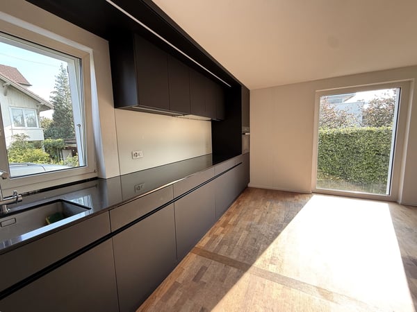 Stilvoll modernisiertes Doppeleinfamilienhaus mit hochwertigem Ausbau, Garten und viel Wohnqualität 4