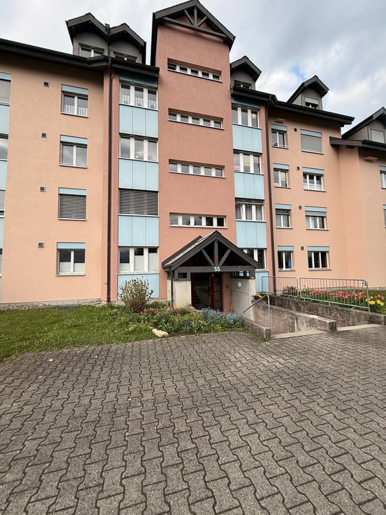 Charmante 3.5-Zimmer-Wohnung mit Balkon und schöner Aussicht in Thun 1