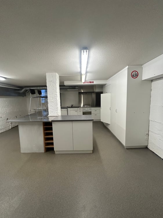 Vielseitig nutzbare Räumlichkeiten an attraktiver Lage in Bern 2