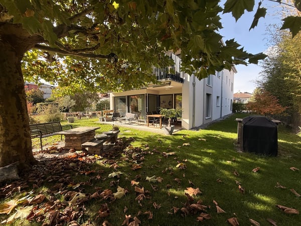 Stilvolles Wohnen mit grosszügigem Garten - ein Zuhause zum Wohlfühlen