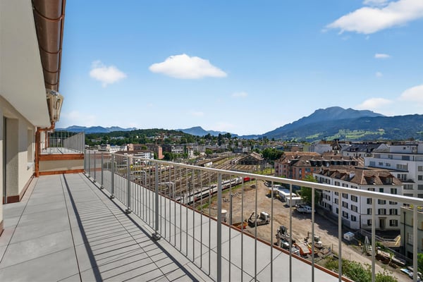 Attikawohnung mit zwei Terrassen direkt beim Bahnhof Luzern 1