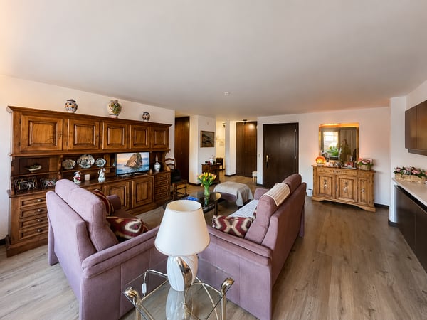Prime 4.5-Room Apartment in Central Crans-Montana 8