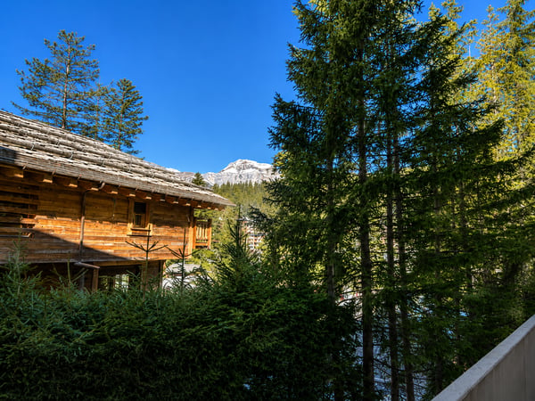 Prime 4.5-Room Apartment in Central Crans-Montana 12