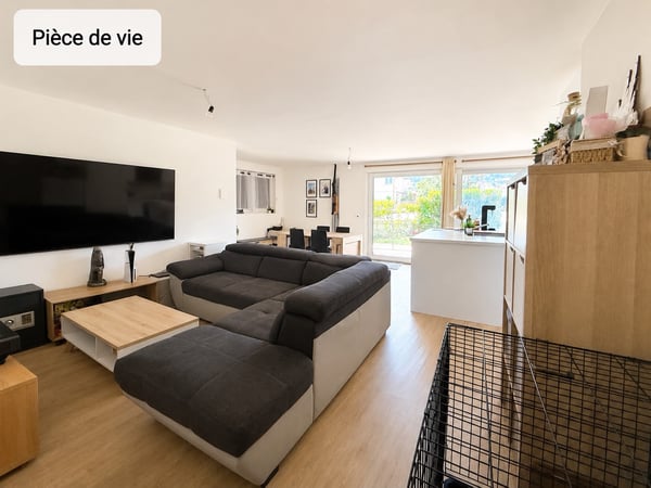 Spacieux appartement de 5.5 pièces avec jardin privé à Coffrane 3