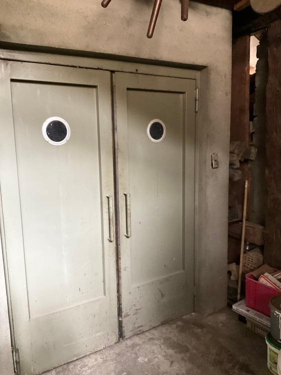 VALAIS CENTRAL : CAVE - COMMERCE DE VINS 7