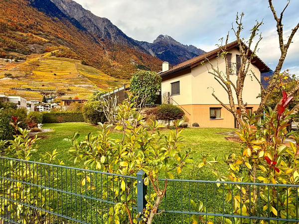 MAGNIFIQUE VILLA rénovée avec terrain à FULLY 1