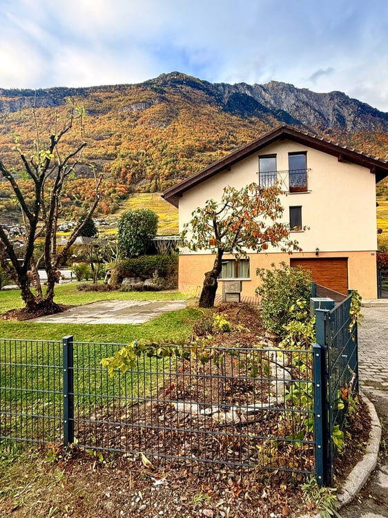 MAGNIFIQUE VILLA rénovée avec terrain à FULLY 2