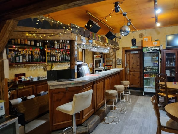 A SAISIR : JOLI RESTAURANT au cœur de Bovernier 2
