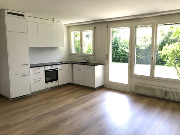 Moderne und lichtdurchflutete Wohnung per 1. November zu vermieten! 1