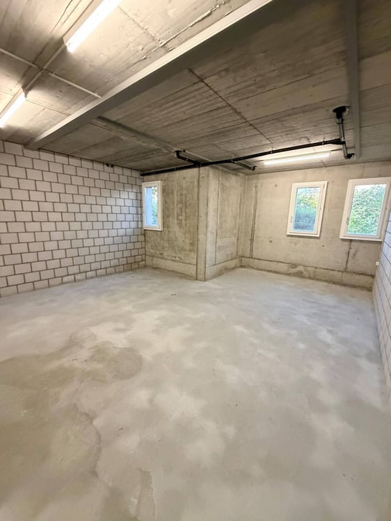 Heller, grosszügiger Raum mit 34 m2 in Moosseedorf zu vermieten 1